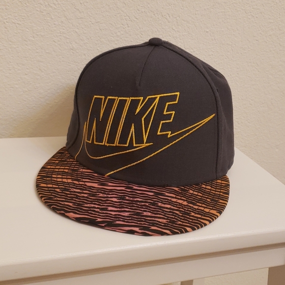Nike hat - Picture 2 of 7